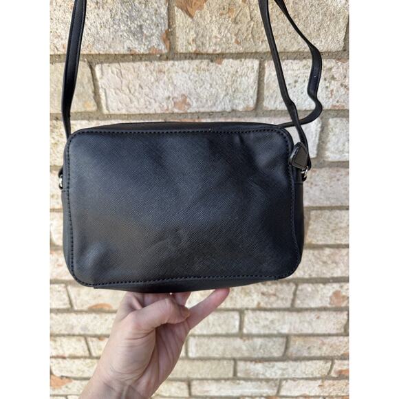 Vintage GUESS Black Leather Crossbody Bag Purse Messenger Silver Tone Hardware - Picture 3 of 10